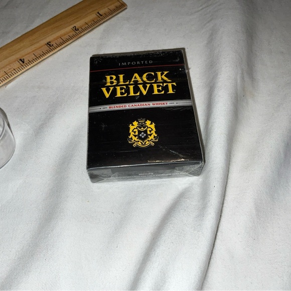 Black Velvet Blended Canadian Whiskey Playing Cards 2013 Brand New SEALED DECK - Picture 4 of 16